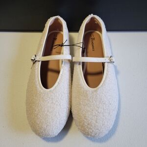 No Boundaries Cream Faux-Sherpa Mary Jane Shoes. O6